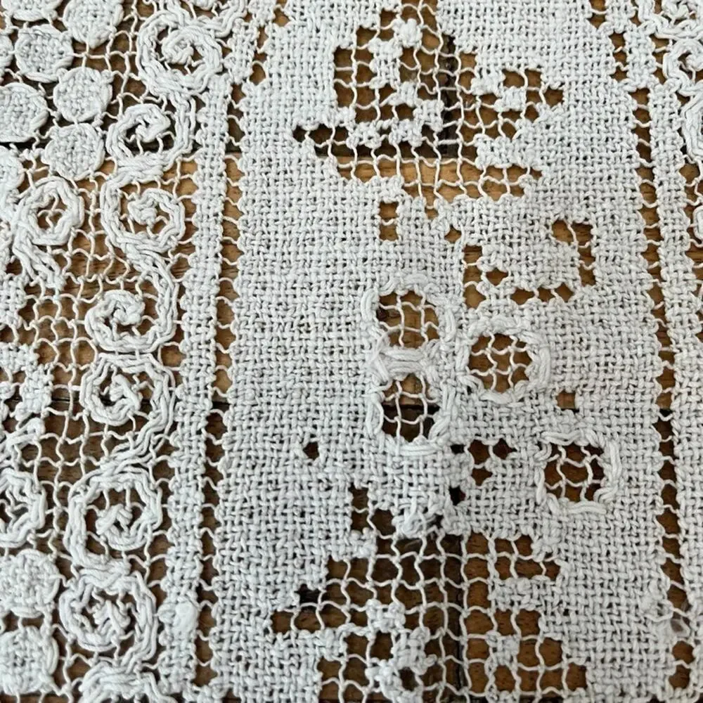 Antique Handmade Filet Lace Centerpiece Table Topper Hand Knotted 11